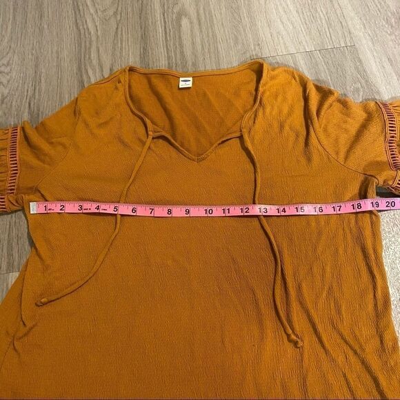 Old navy mustard gold cut out sleeve blouse small - Picture 6 of 7